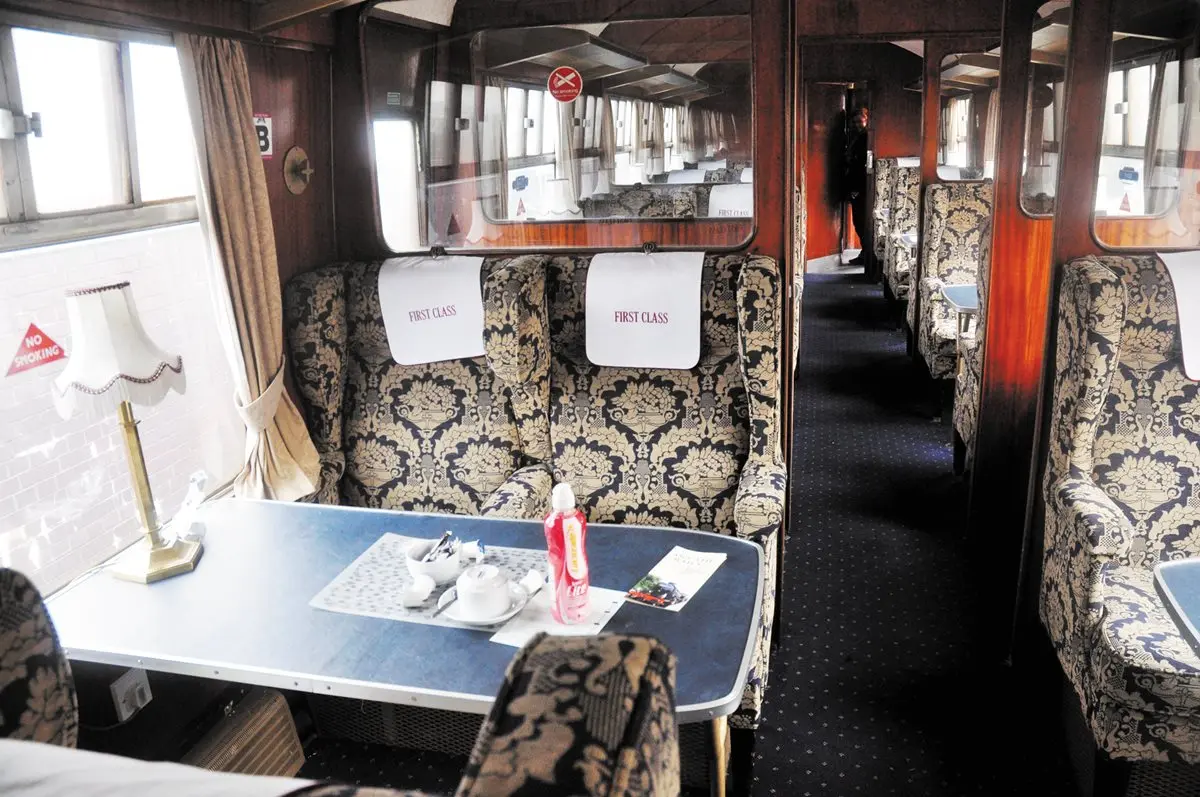 好夢幻！搭「霍格華茲列車」坐頭等艙  跟著哈利波特去旅行