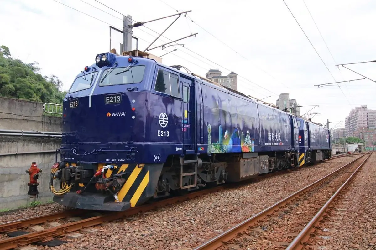 莒光號變身!大阪南海電鐵「藍武士號、日台友誼號」彩繪列車上路 莒光號變身!大阪南海電鐵「藍武士號、日台友誼號」彩繪列車上路