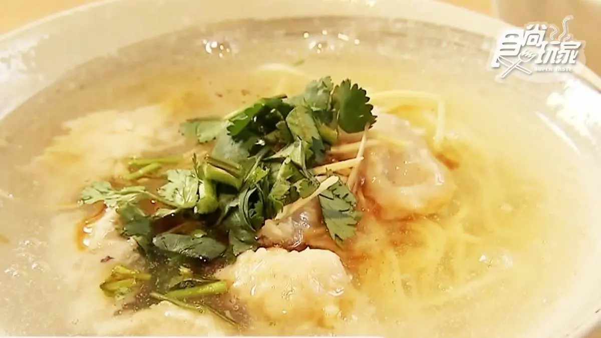 台南60年不敗「浮水魚羹」！魚羹包藏大塊虱目魚，配私房煎餃才內行