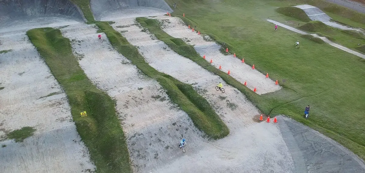 上上下下好刺激!露營區竟有「越野單車道」 連老爸都忍不住了 上上下下好刺激!露營區竟有「越野單車道」 連老爸都忍不住了