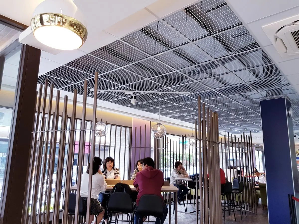 超商哪有這麼美？輕工業風＋大理石，最時尚的「全家」在台中！