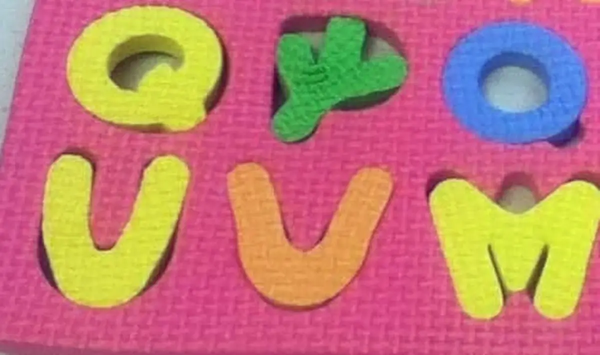 天生神力?孩子塞26英文字母只對6個 網友笑噴:太有藝術天份了! 天生神力?孩子塞26英文字母只對6個 網友笑噴:太有藝術天份了!