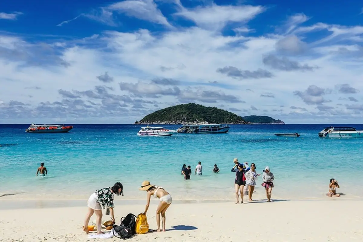 清澈就像浮在空中!泰國「小馬爾地夫」 每年只開放7個月登島 清澈就像浮在空中!泰國「小馬爾地夫」 每年只開放7個月登島