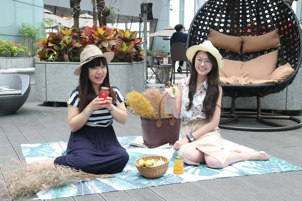 假日限定、免費入場！49樓「高空花園市集」聽音樂、野餐逛市集