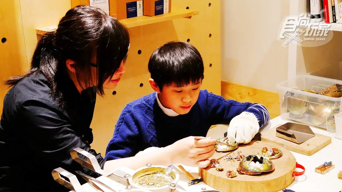 小孩放電新選擇!誠品松菸兒童區開幕,全新書屋、「鉍結晶」手作體驗 小孩放電新選擇!誠品松菸兒童區開幕,全新書屋、「鉍結晶」手作體驗