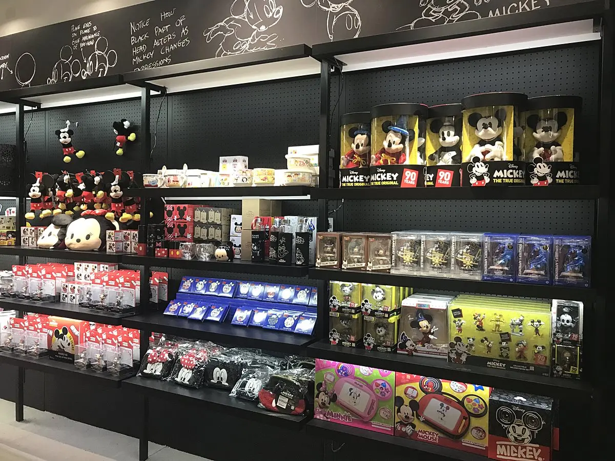 大家我先衝了!南台灣首家「米奇經典Fun閃店」,1000項周邊買到手軟 大家我先衝了!南台灣首家「米奇經典Fun閃店」,1000項周邊買到手軟