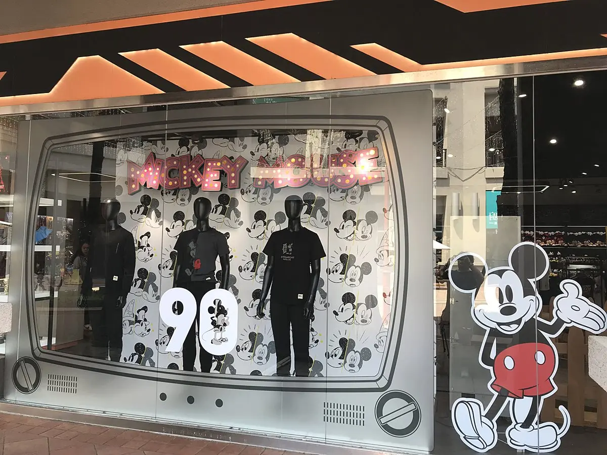 大家我先衝了!南台灣首家「米奇經典Fun閃店」,1000項周邊買到手軟 大家我先衝了!南台灣首家「米奇經典Fun閃店」,1000項周邊買到手軟
