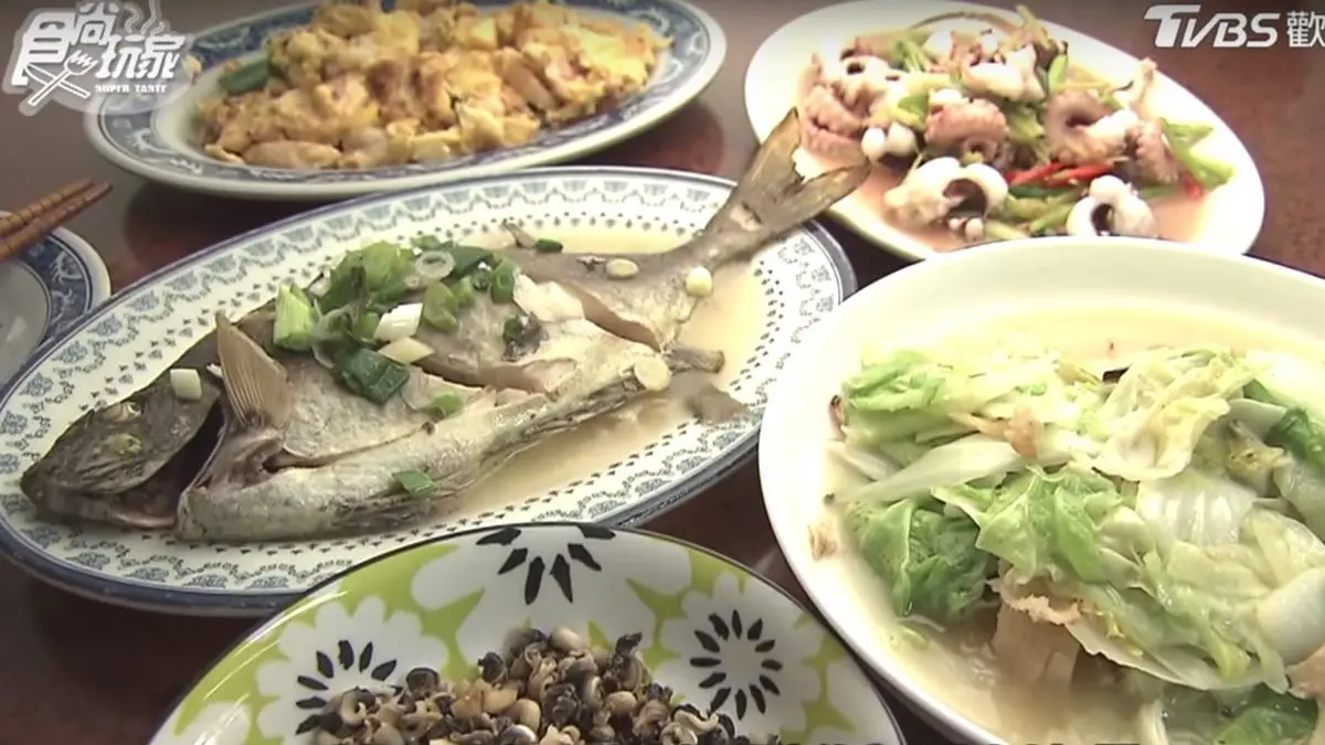 澎湖漁民最愛早餐！港邊無菜單料理必吃「海底臭豆腐」「辣拌珠螺」