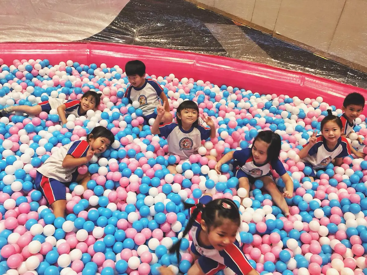 高雄人注意！超萌「透明粉紅豬樂園」來了，這樣穿門票只要1元