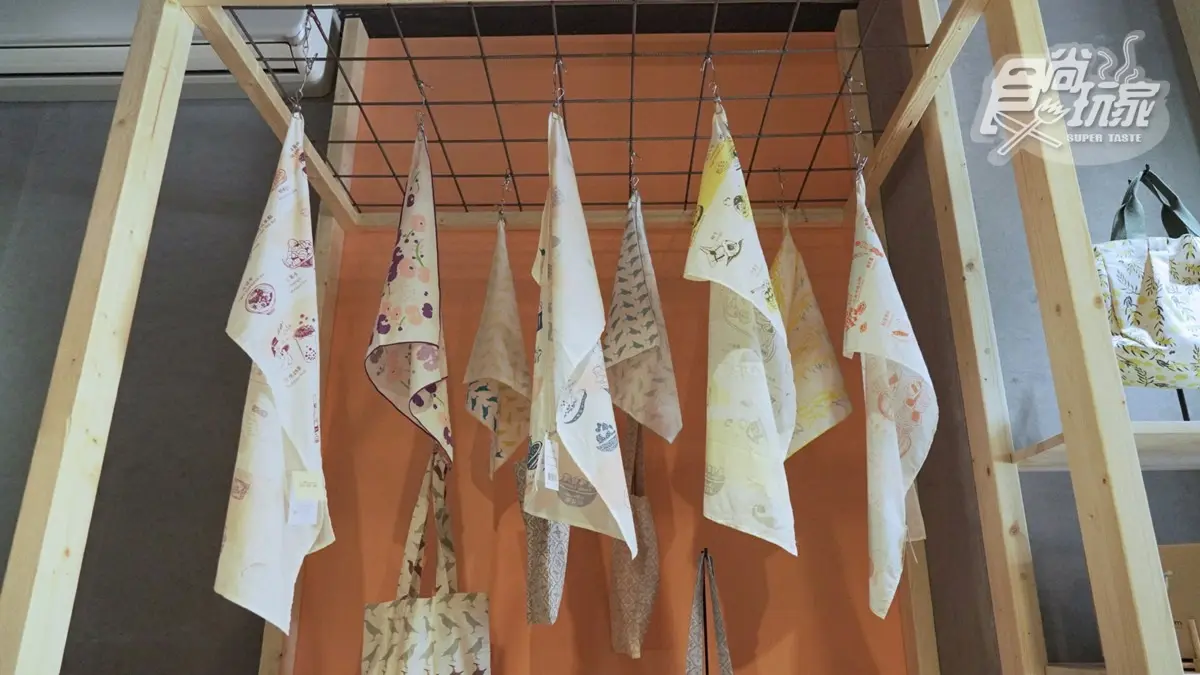 【新開店】上班好心情!精選「印花樂」7樣辦公雜貨,「花窗圖騰」手機殼好想要 【新開店】上班好心情!精選「印花樂」7樣辦公雜貨,「花窗圖騰」手機殼好想要