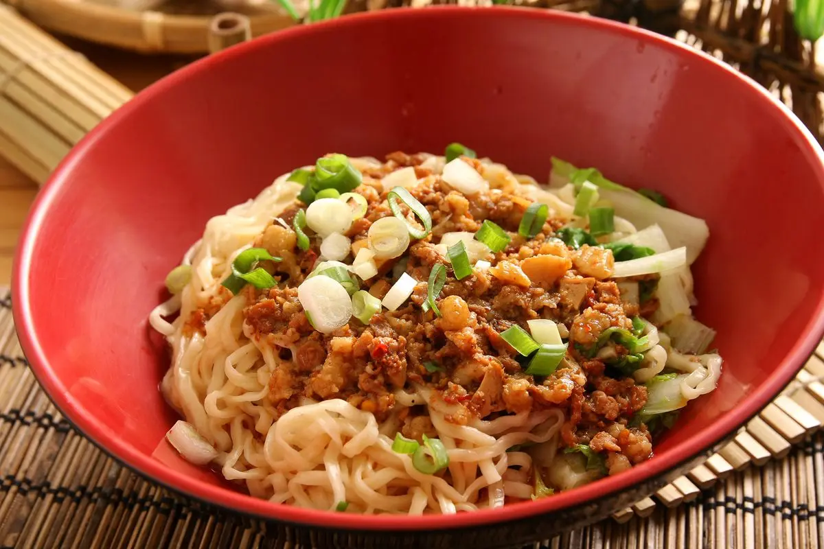土豪版牛肉麵！無骨牛小排「現燙」，麵食控必吃「混蛋麵」「麻辣麵」（文末抽獎）