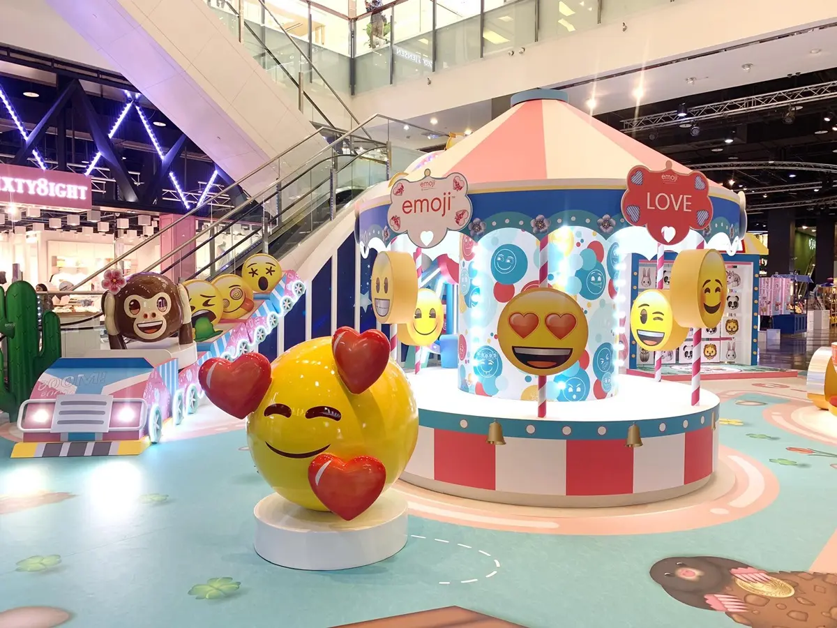 「emoji表情符號」有樂園了！免費玩2層樓雲霄飛車、摩天輪