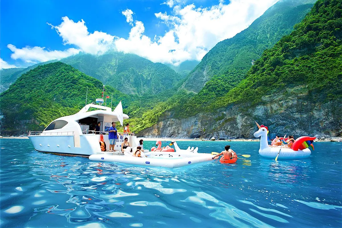 花蓮6大玩法!全台唯一「海上游泳池+BBQ」划獨木舟遊清水斷崖 花蓮6大玩法!全台唯一「海上游泳池+BBQ」划獨木舟遊清水斷崖