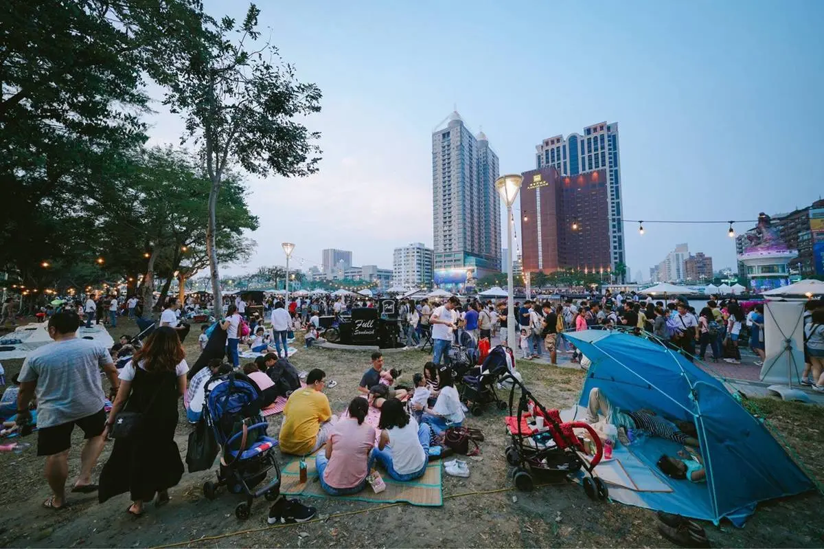 週末衝高雄啦！愛河逛「沙灘市集」+ 旗津「打水仗」送消費券、水槍