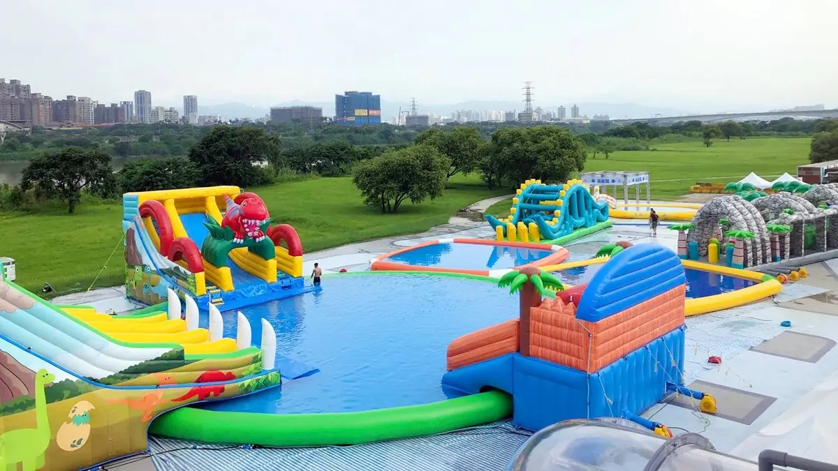 6公尺高、全透明滑水道！週末登場「2019新月水道節」免報名、每日2場次
