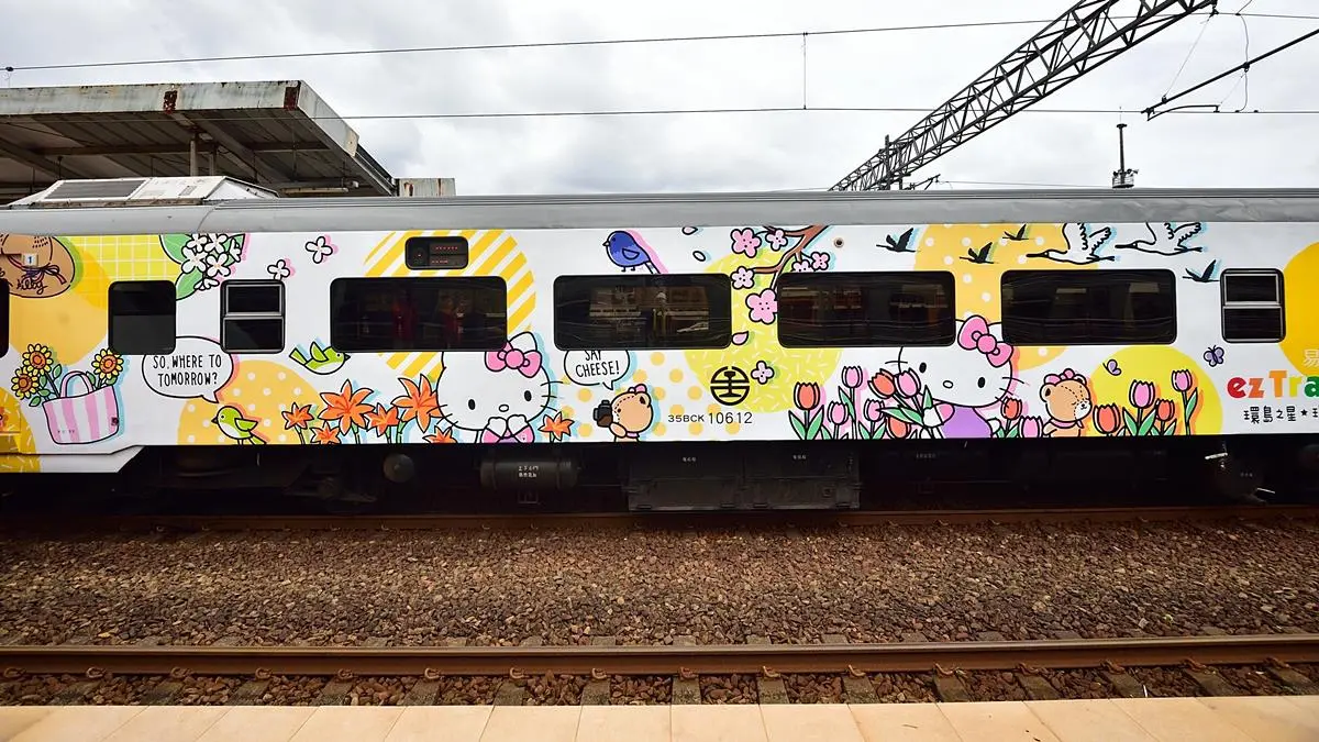 全新列車「Hello Kitty」環島之星曝光！卡拉OK車廂、飲料喝到飽吧檯
