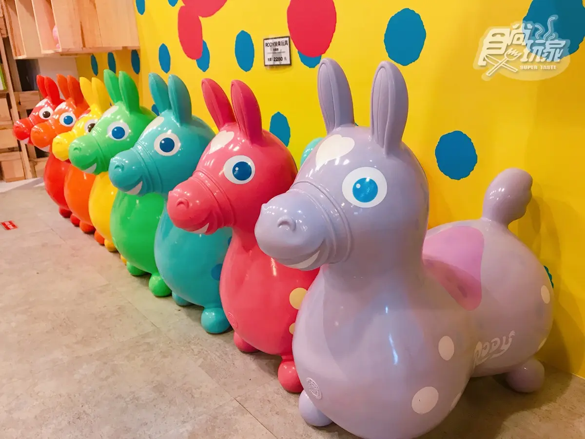 快來騎跳跳馬!Rody快閃店跳跳馬草地野餐、彩虹飲料超夢幻 快來騎跳跳馬!Rody快閃店跳跳馬草地野餐、彩虹飲料超夢幻