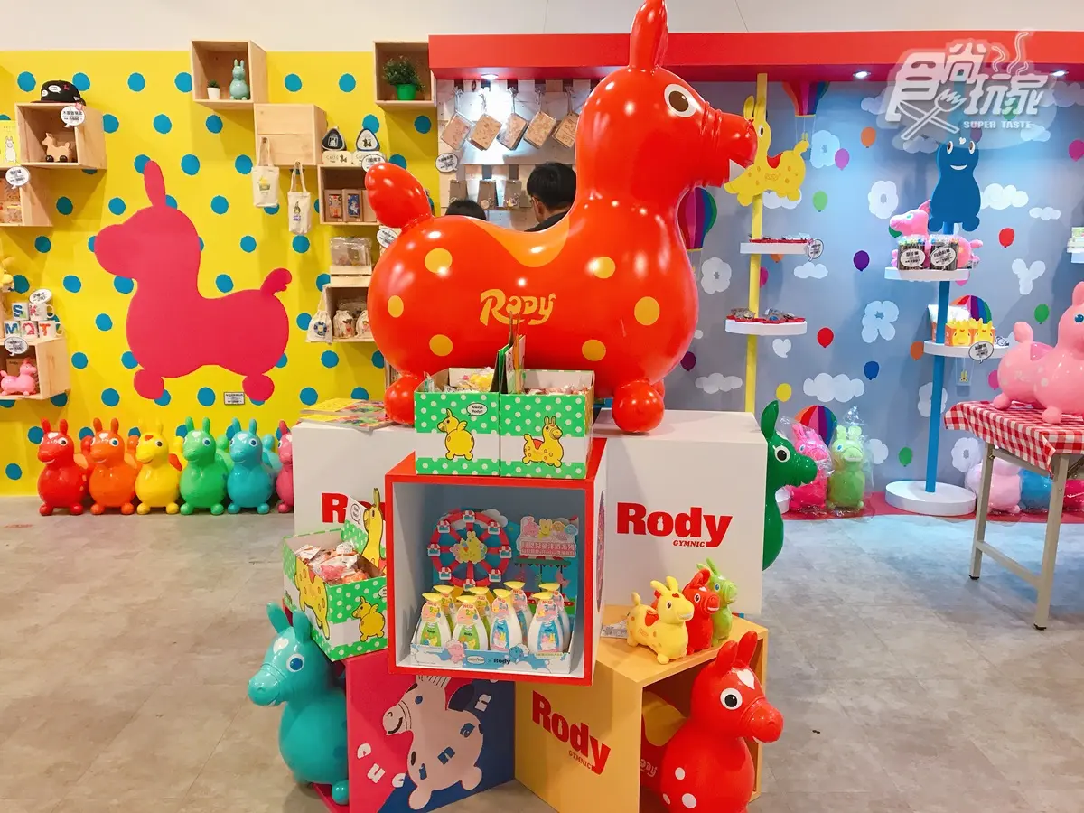 快來騎跳跳馬!Rody快閃店跳跳馬草地野餐、彩虹飲料超夢幻 快來騎跳跳馬!Rody快閃店跳跳馬草地野餐、彩虹飲料超夢幻