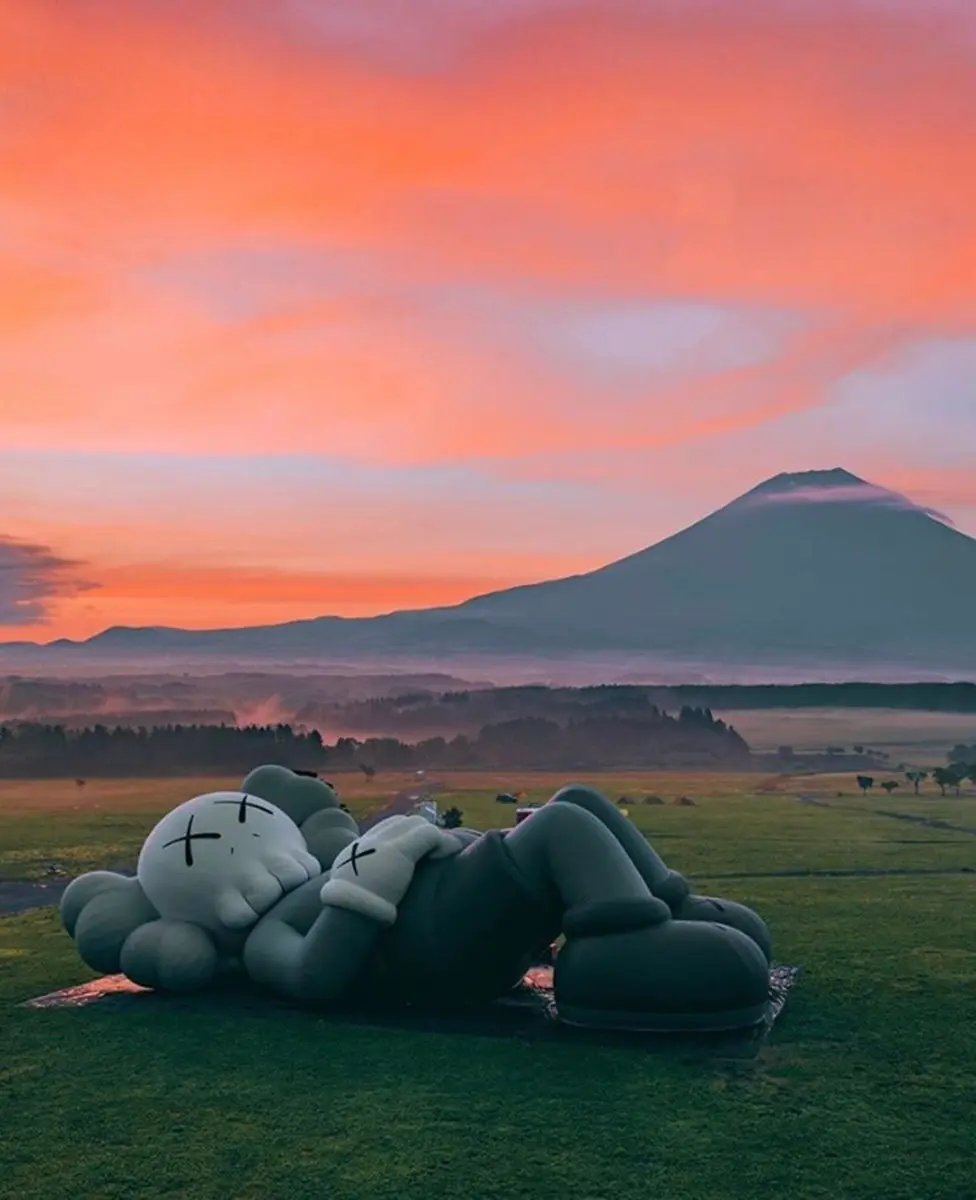 XX眼公仔不只在台中!超大40公尺「露營版」公仔「躺」在富士山 XX眼公仔不只在台中!超大40公尺「露營版」公仔「躺」在富士山