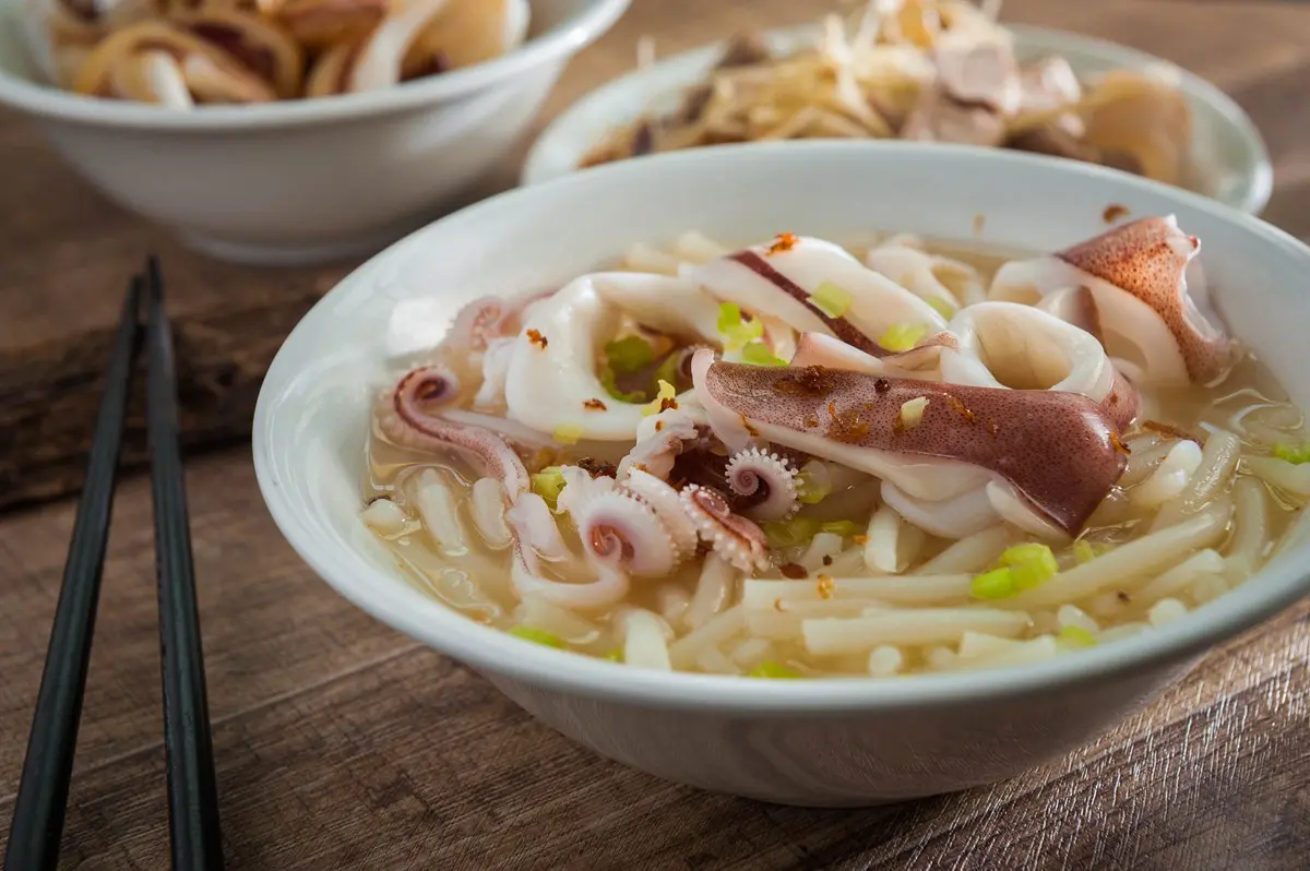 滿足台灣「胃」！超奢華鮭魚卵海膽滷肉飯、小卷米粉湯、脆皮厚雞排