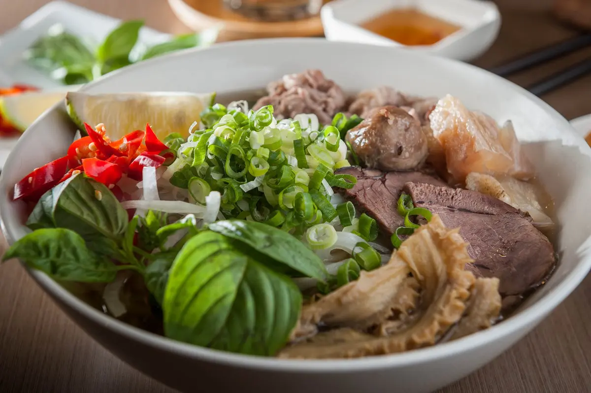 滿足台灣「胃」！超奢華鮭魚卵海膽滷肉飯、小卷米粉湯、脆皮厚雞排