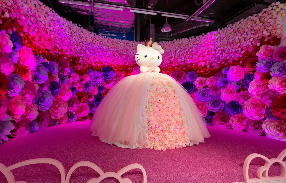 貓迷尖叫！超大型Hello Kitty蝴蝶結球池、蘋果屋這裡拍