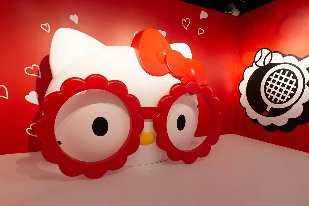 貓迷尖叫！超大型Hello Kitty蝴蝶結球池、蘋果屋這裡拍