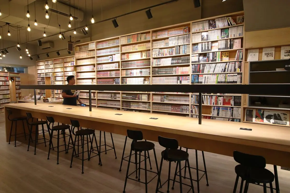 世界「最美漫畫店」,點飲料漫畫隨你爽爽看,這款法式泡麵必吃 世界「最美漫畫店」,點飲料漫畫隨你爽爽看,這款法式泡麵必吃
