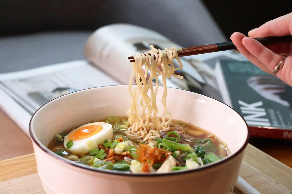 世界「最美漫畫店」,點飲料漫畫隨你爽爽看,這款法式泡麵必吃 世界「最美漫畫店」,點飲料漫畫隨你爽爽看,這款法式泡麵必吃