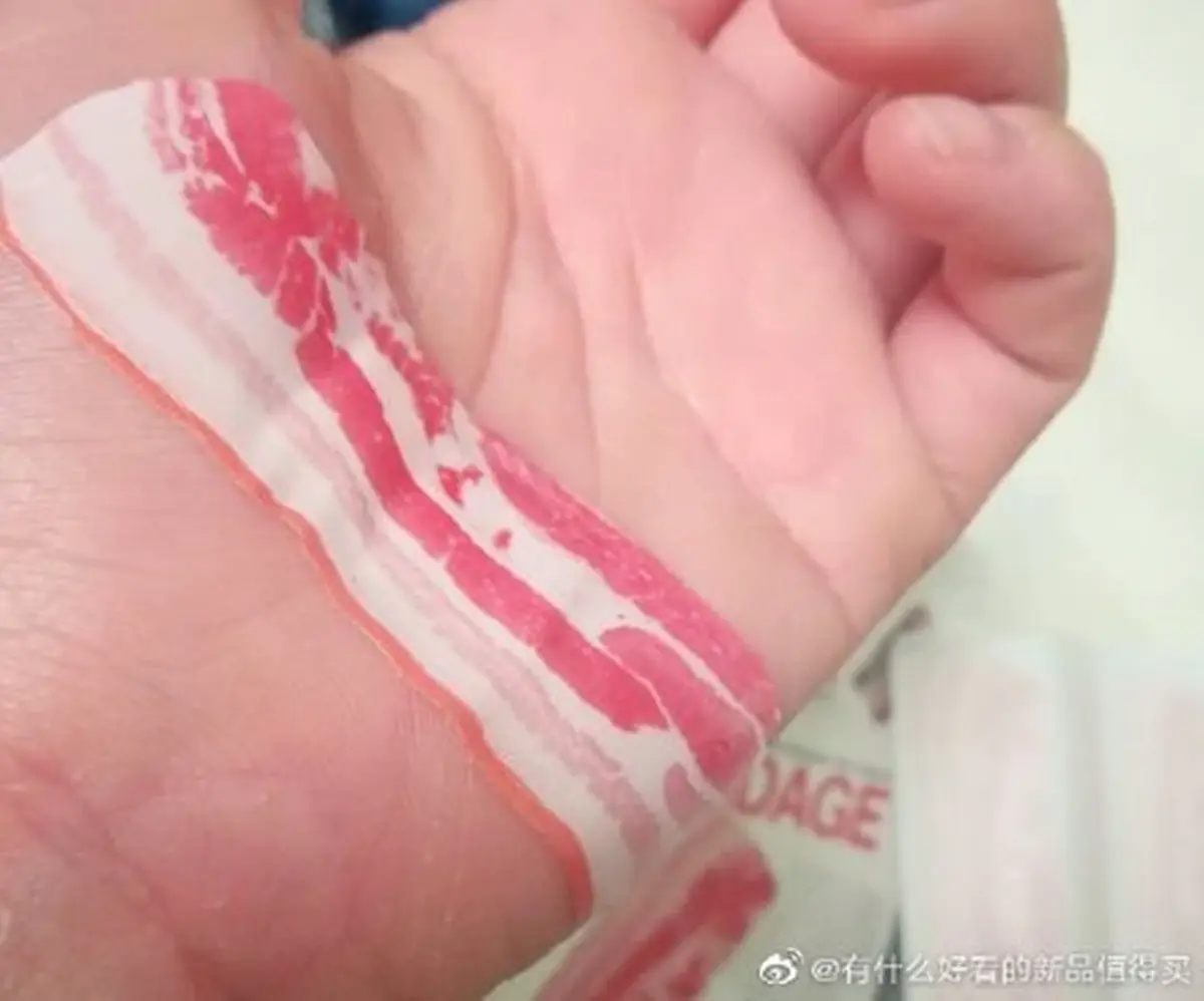 肉控注意！超特別「培根OK繃」整片五花貼上去，不小心會吃掉？