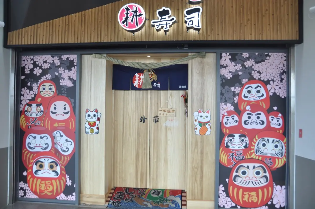花蓮最新打卡熱點！超美「翅膀屋頂」必拍、透明天橋看火車通過