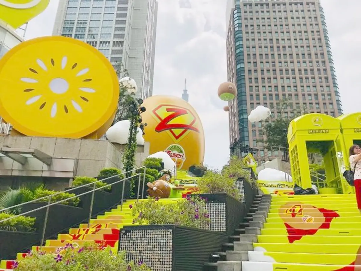 網美快衝！超大型水果樂園這裡拍，12公尺巨型水果、超美水果熱氣球