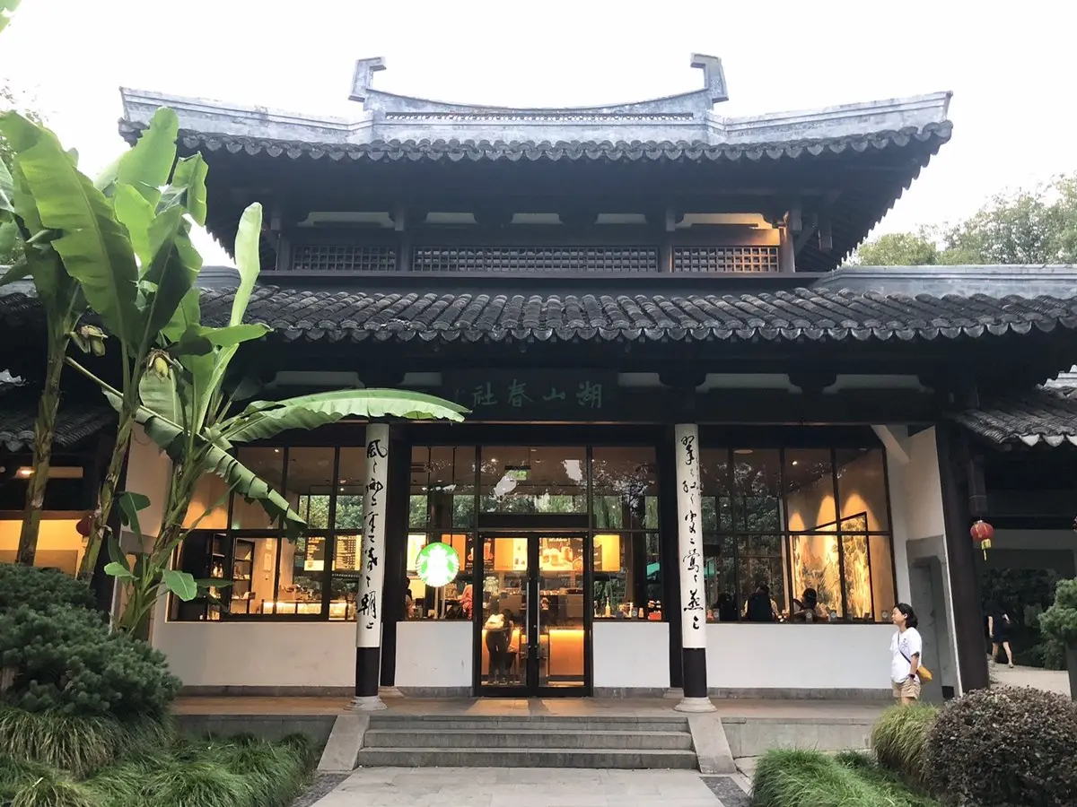 來「星巴克書院」鬆一下！絕美古色古香建築，IG打卡點星迷們請收