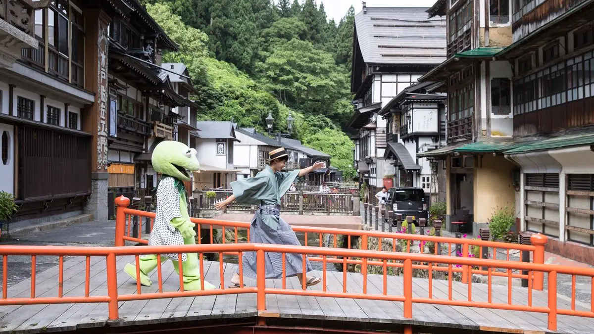 闖《神隱少女》湯屋、大啖咖哩麵包！日本東北必訪旅遊祕境，還有金色美女相伴