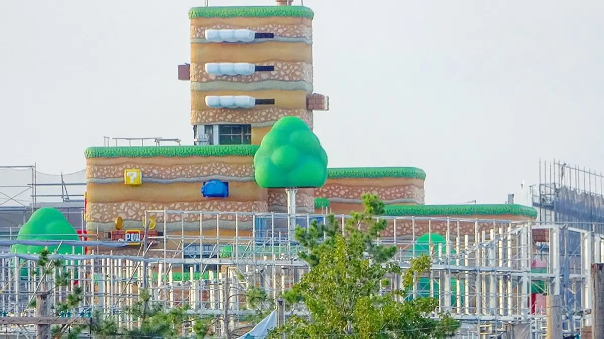 整座王國浮出來！大阪環球「任天堂樂園」將開幕，巨樹、金幣、問號方塊全曝光　