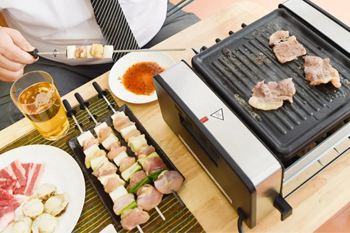懶人福音！「烤肉神器」自動翻轉烘烤，家裡就是居酒屋