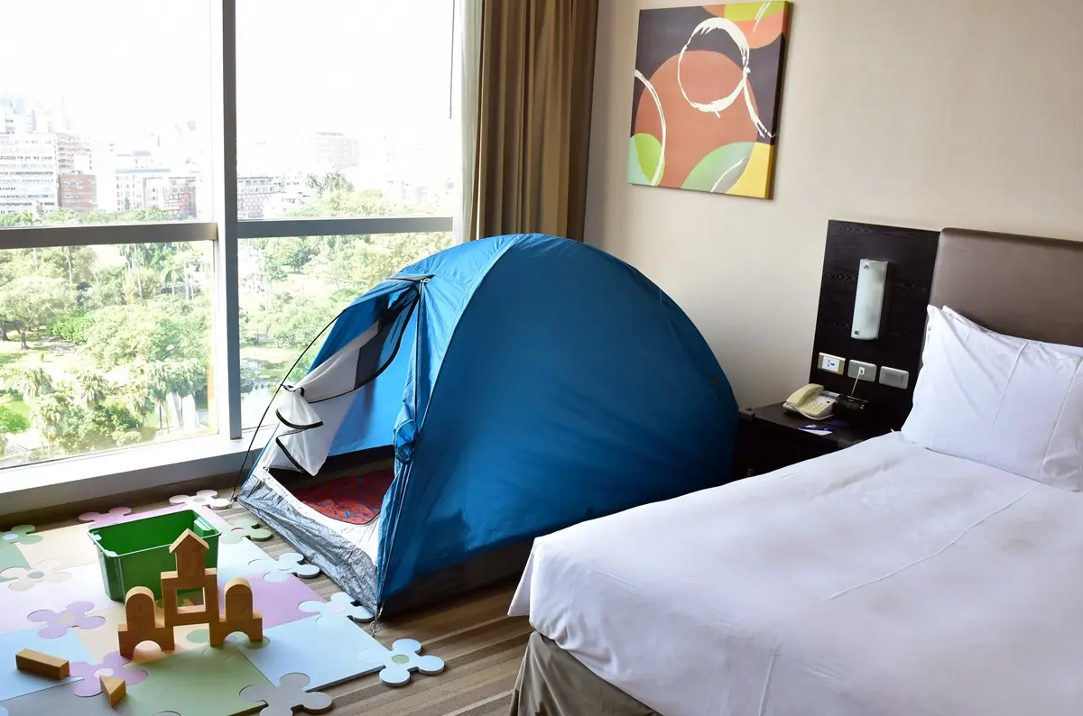 全台首創「加1元多一件」住飯店加露營！一家四口每人不到五百元