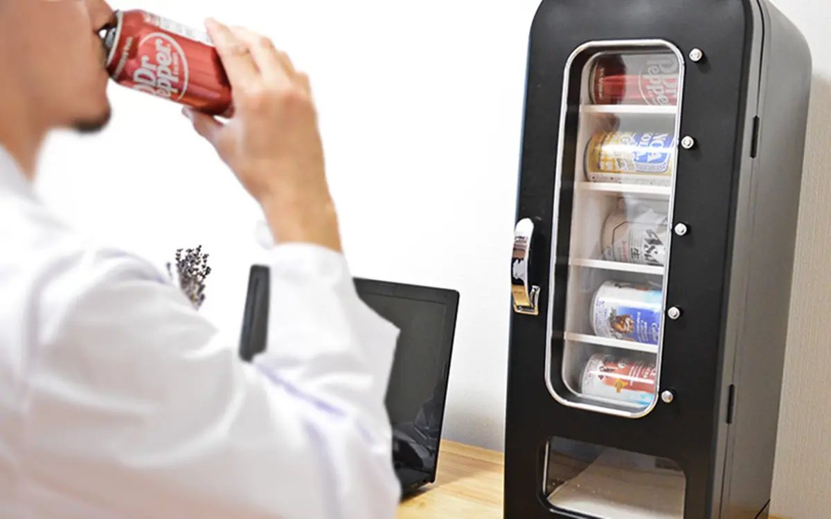 不用去茶水間了！日發明「一個人的飲水機」辦公桌上就能泡咖啡、煮泡麵