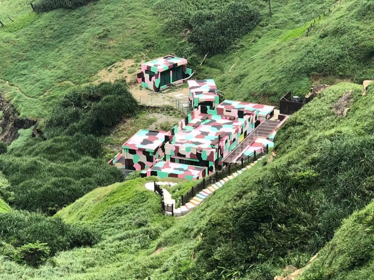 東北角新祕境「限時開放」！軍營變身「粉紅迷彩」一秒甜美，還有超萌五色梯