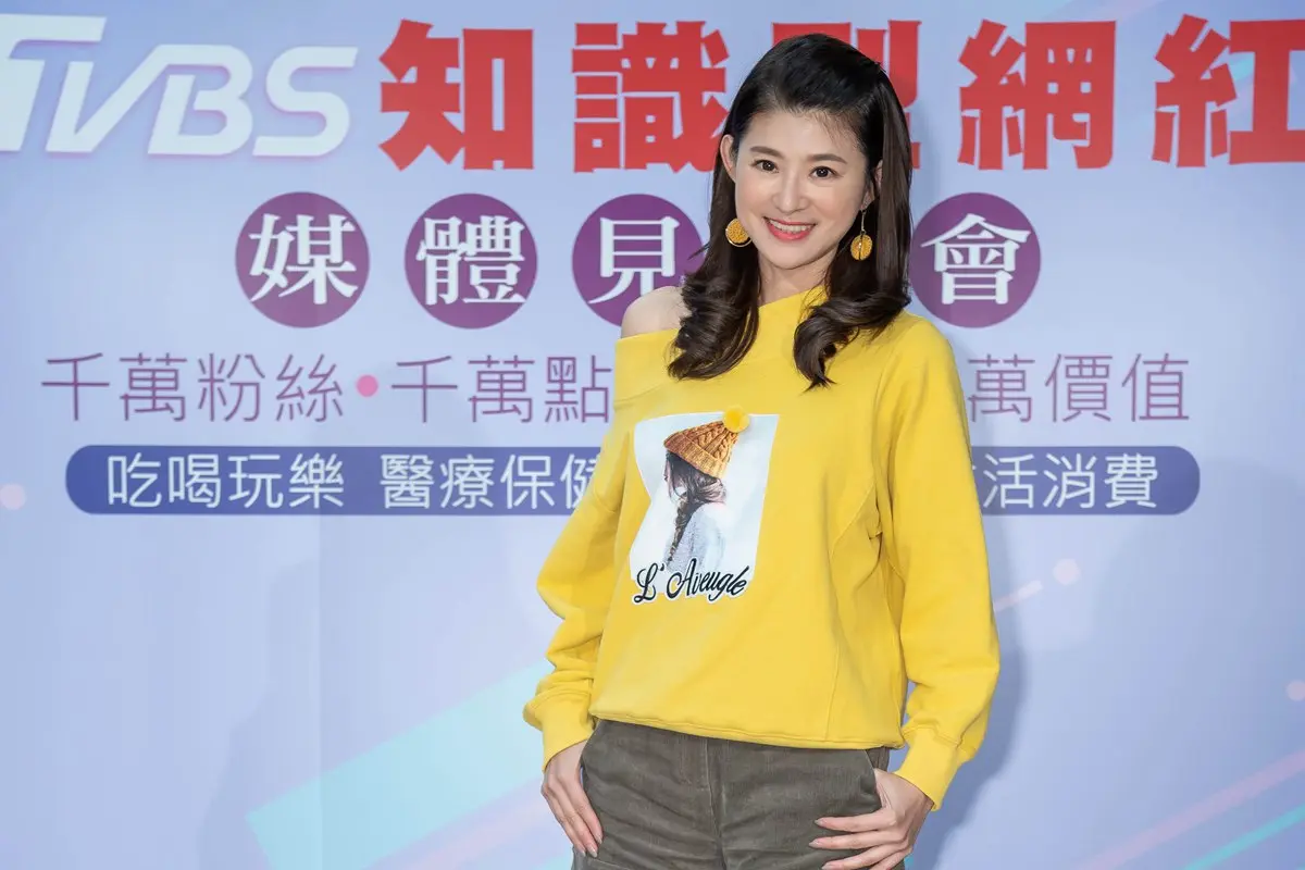 莎莎陷害廣場舞天王Max半夜熱舞,蘇宗怡竟想報名「韓國愚婦團」! 莎莎陷害廣場舞天王Max半夜熱舞,蘇宗怡竟想報名「韓國愚婦團」!