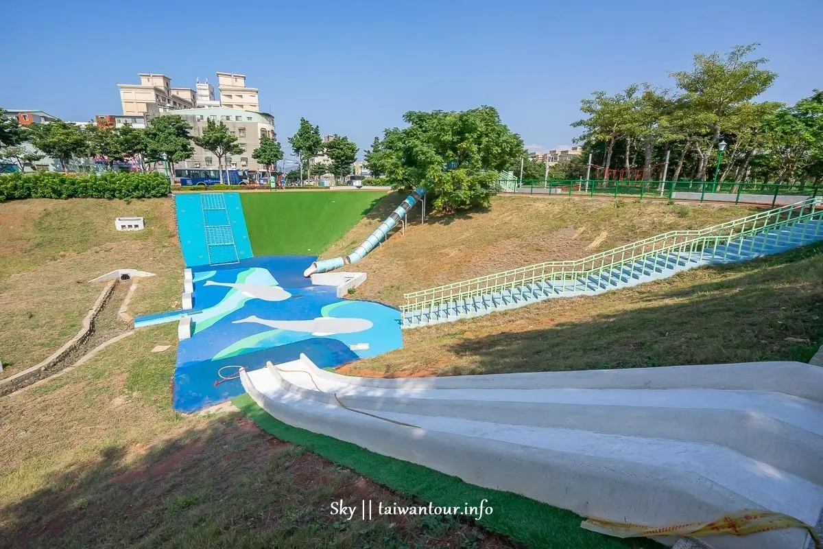 林口最新海洋系公園！4樓高水管滑梯直衝「鯨魚池」，還有超斜滑草場可溜