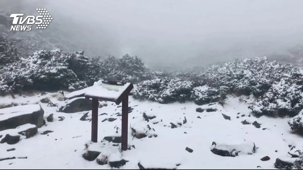 搶堆第一個雪人！冷氣團猛襲台「今晚急凍11度」，合歡山、玉山「初雪時間」曝光