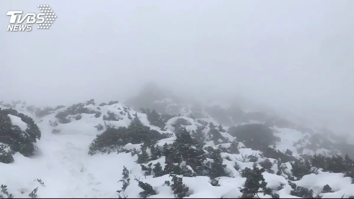 搶堆第一個雪人！冷氣團猛襲台「今晚急凍11度」，合歡山、玉山「初雪時間」曝光