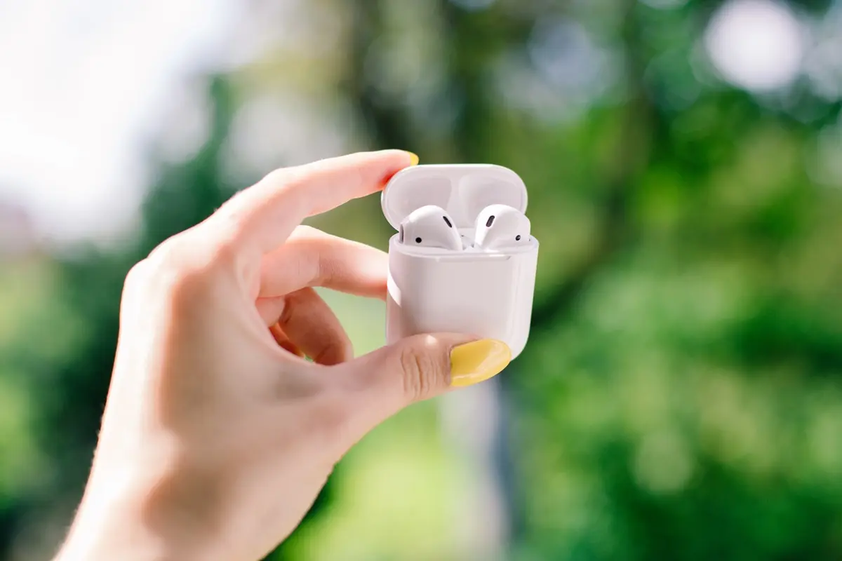 果粉敲碗了！iPhone12將有「雙手指」指紋辨識，隨機就送「AirPods」