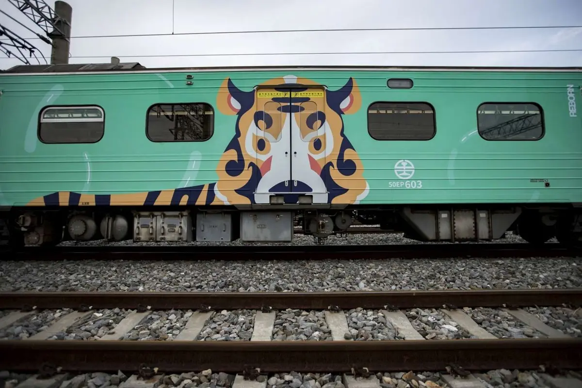 彩繪列車再+1!動物明星陪搭火車,順遊和風老戲院、漫畫街拍復古美照 彩繪列車再+1!動物明星陪搭火車,順遊和風老戲院、漫畫街拍復古美照