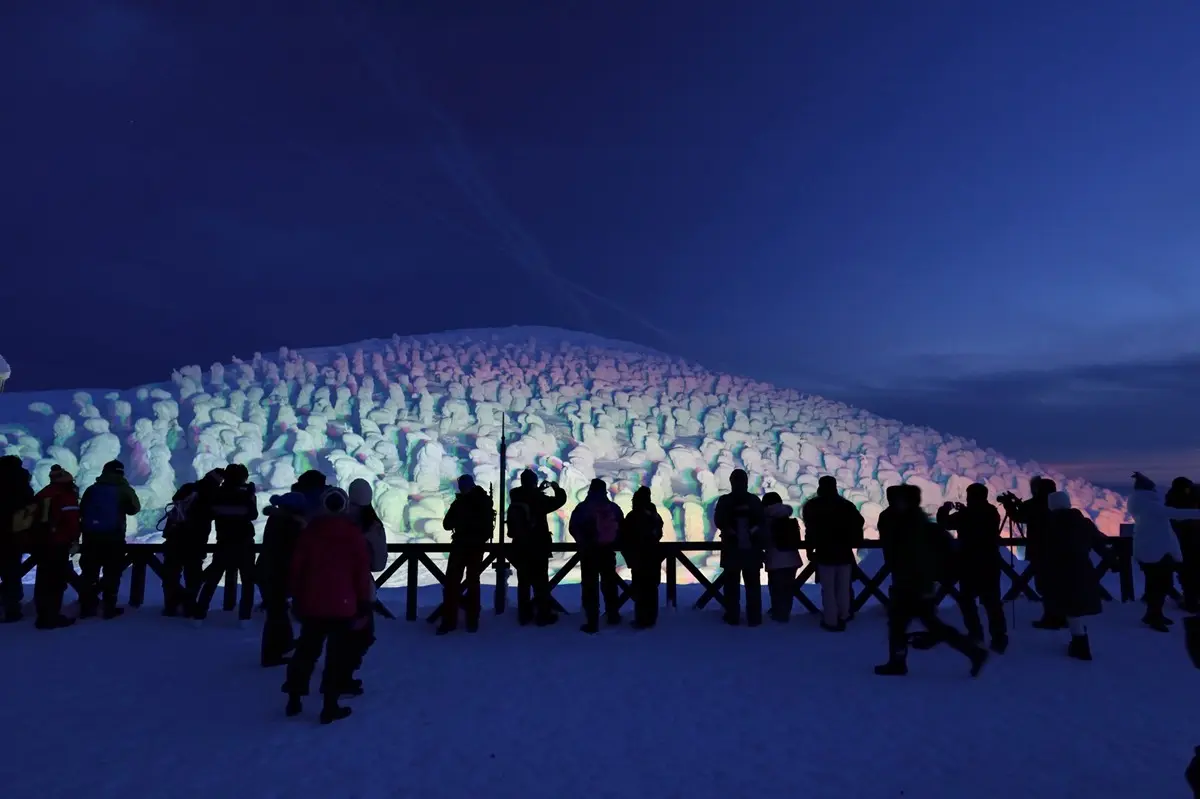 比《冰雪奇緣》誇張！日本超美5大冰雪祭：少女粉冰屋、愛心雪蠟燭、彩色凍樂園