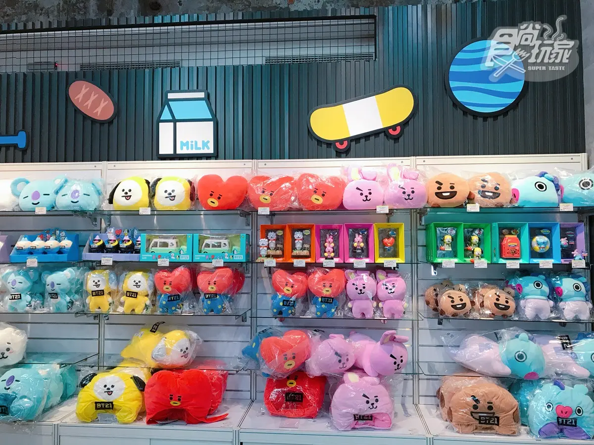 粉絲快衝！LINE FRIENDS潮玩限定店，全台最大BT21公仔、七大角色一起拍