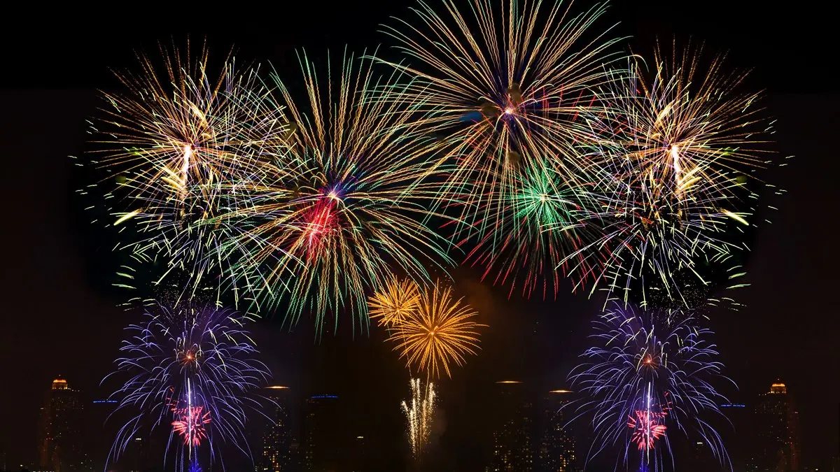 台中煙火、摩天輪、演唱會!「300台無人機+600秒燈光秀」,跨年瘋玩雙現場 台中煙火、摩天輪、演唱會!「300台無人機+600秒燈光秀」,跨年瘋玩雙現場