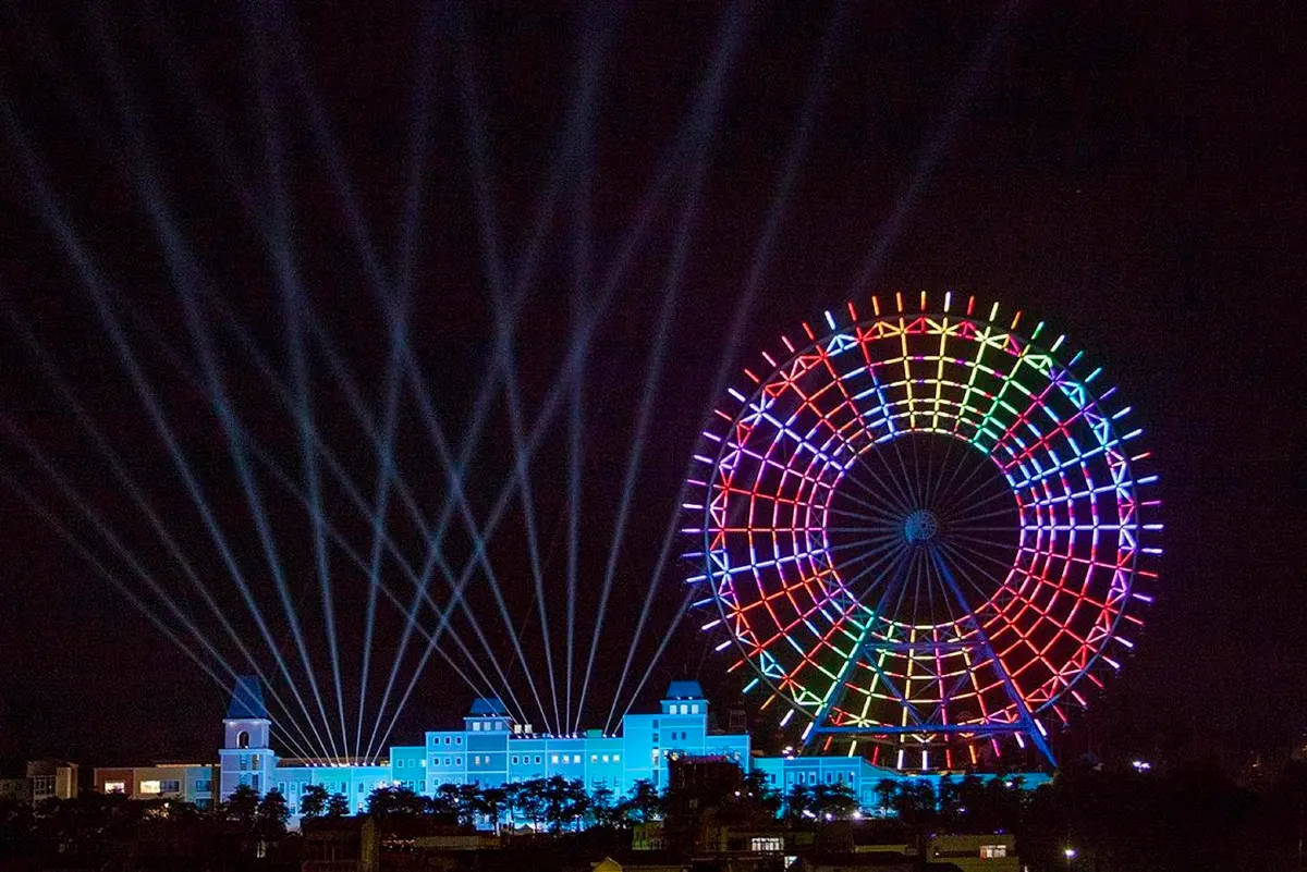 台中煙火、摩天輪、演唱會!「300台無人機+600秒燈光秀」,跨年瘋玩雙現場 台中煙火、摩天輪、演唱會!「300台無人機+600秒燈光秀」,跨年瘋玩雙現場