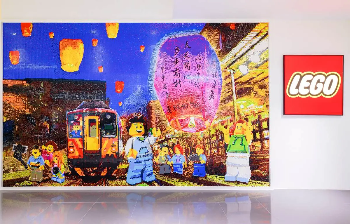 樂高粉要衝!台灣第一家樂高授權專賣店,必拍全球唯一天燈馬賽克牆 樂高粉要衝!台灣第一家樂高授權專賣店,必拍全球唯一天燈馬賽克牆